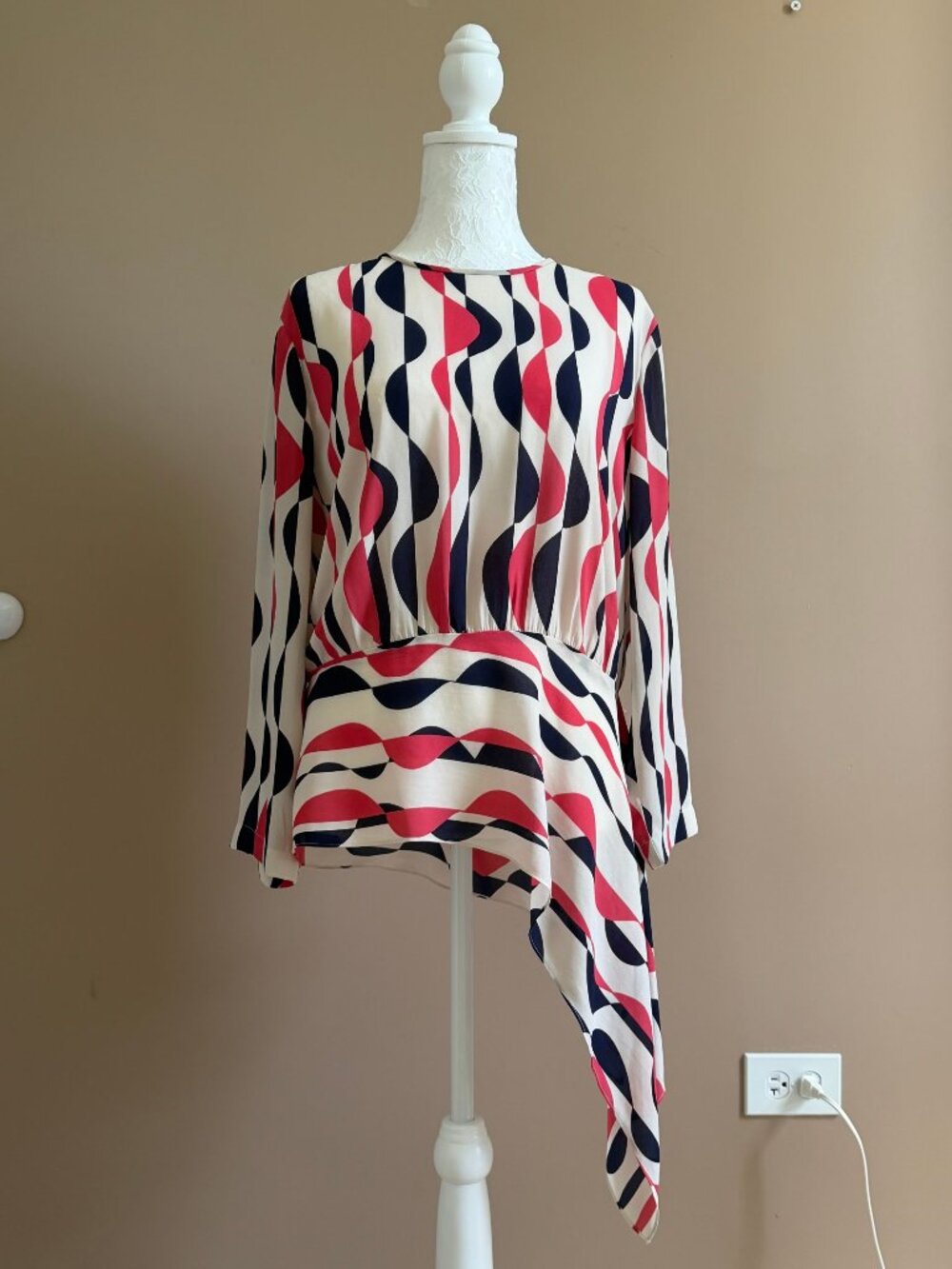 BCBGMAXAZRIA bloude Size L